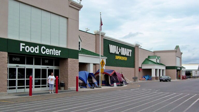 Temsili görsel: ABD’de bir Walmart mağazası dış görünümü, tüketici harcamaları ve market alışverişi bağlamı