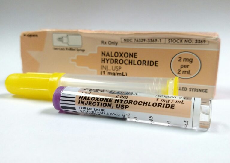 Nalokson (Narcan) ile aşırı doz müdahalesine ilişkin temsili görsel.
