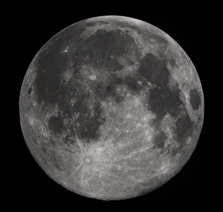Ay'ın dolunay görüntüsü (NASA, kamu malı; temsili).