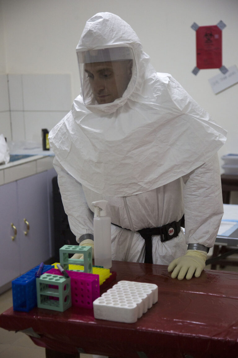 Ebola müdahale çalışmasından bir sahne (temsili, arşiv).