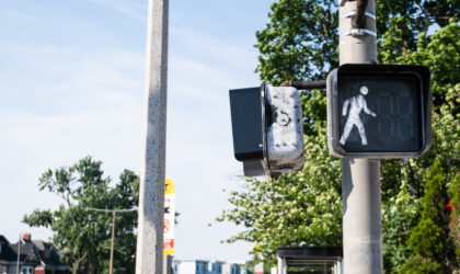 Yaya geçidi ve trafik güvenliği işareti