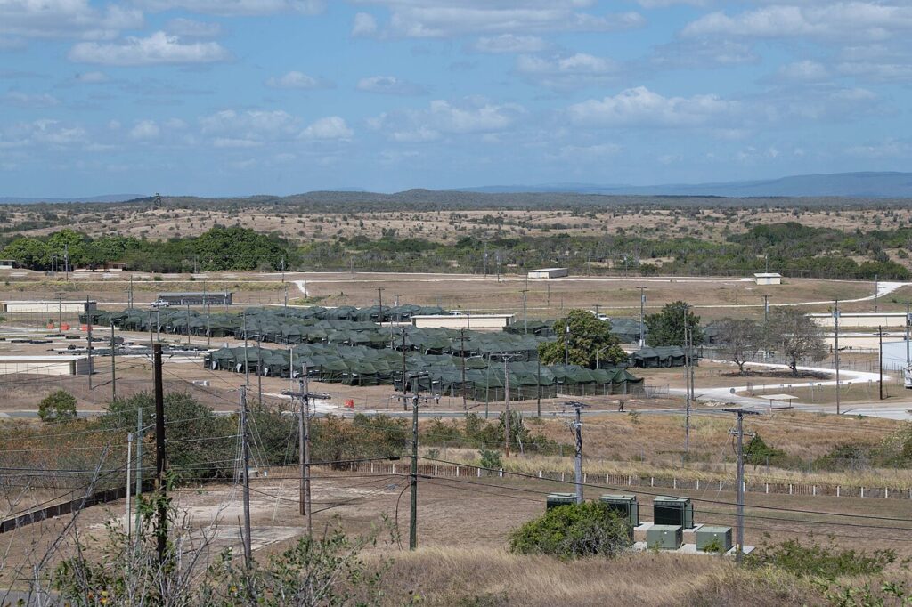 Guantanamo Bay’de göçmen operasyon merkezi çadır tesisi