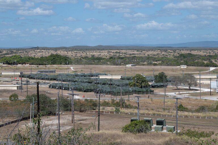 Guantanamo Bay’de göçmen operasyon merkezi çadır tesisi