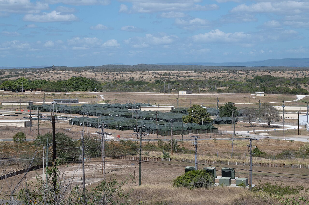 Guantanamo Bay’de göçmen operasyon merkezi çadır tesisi