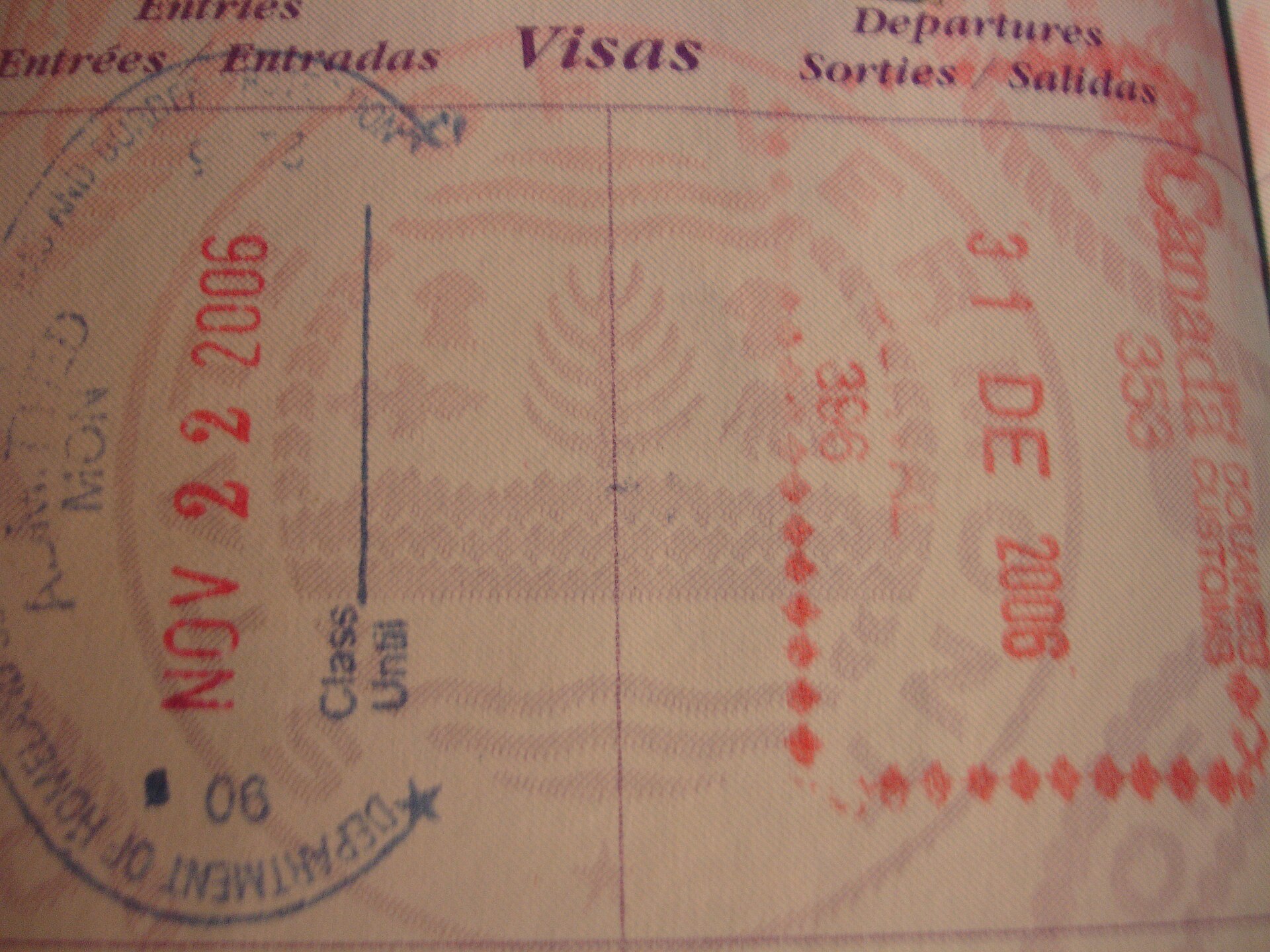 Bir ABD pasaportundaki giriş-çıkış damgaları (temsili).