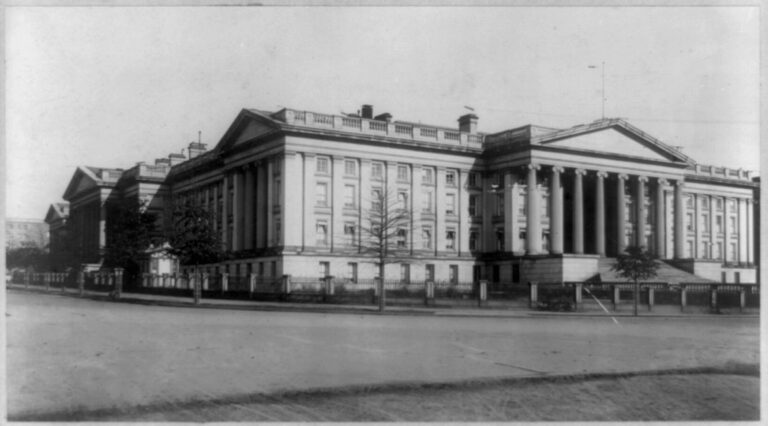 Washington’da Hazine Bakanlığı binası ve federal ekonomi yönetimini temsil eden görünüm.