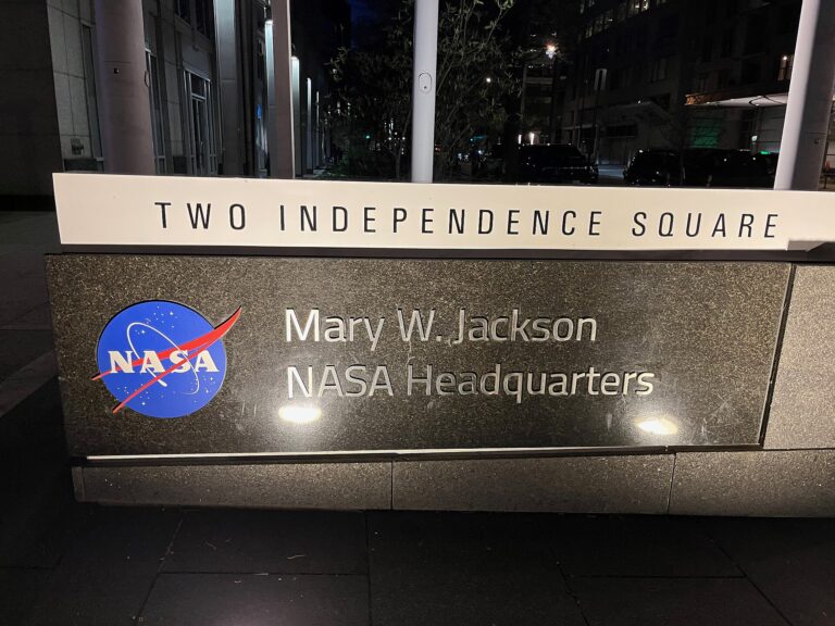 Washington’daki NASA Headquarters binası; Roman Uzay Teleskobu haberini temsilen kullanıldı.