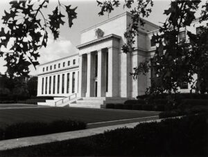 ABD finans sistemini temsil eden Federal Reserve binası görseli.